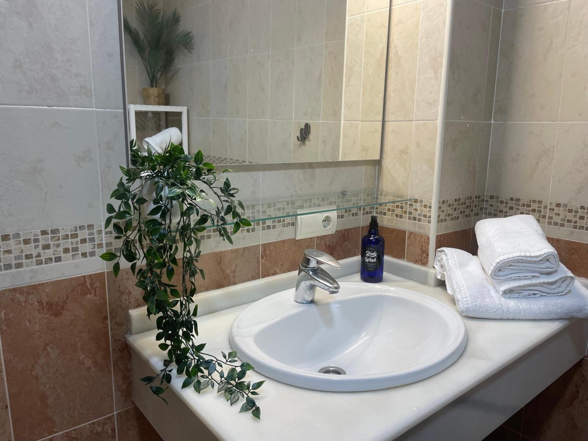 Piso En El Centro De Huelva Silencioso Y Con Gran Patio, Calle La Paz מראה חיצוני תמונה